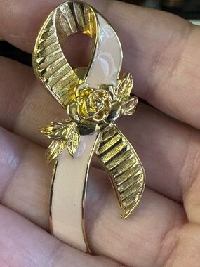 Avon Breast Cancer Awareness Pink Enamel and Gold Tone Rose Ribbon Pin Brooch